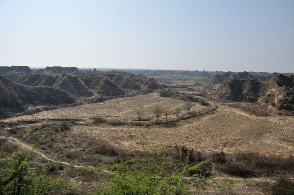 राजस्थान में चंबल घाटी के बीहड़, प्रायद्वीपीय पठार के उत्तर-पश्चिमी हिस्से की जटिल बनावट का उदाहरण। चित्र: Biswarup Ganguly / Wikimedia Commons / CC BY 3.0.
