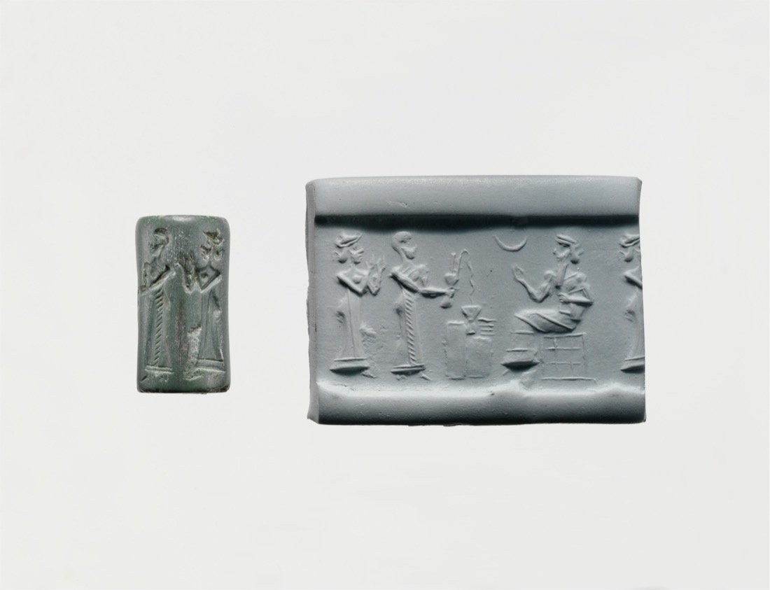Figure 3 : A Mesopotamian cylinder seal (left) and the continuous picture it leaves when rolled across wet clay (right). Photo: Metropolitan Museum of Art / Wikimedia Commons / CC0.