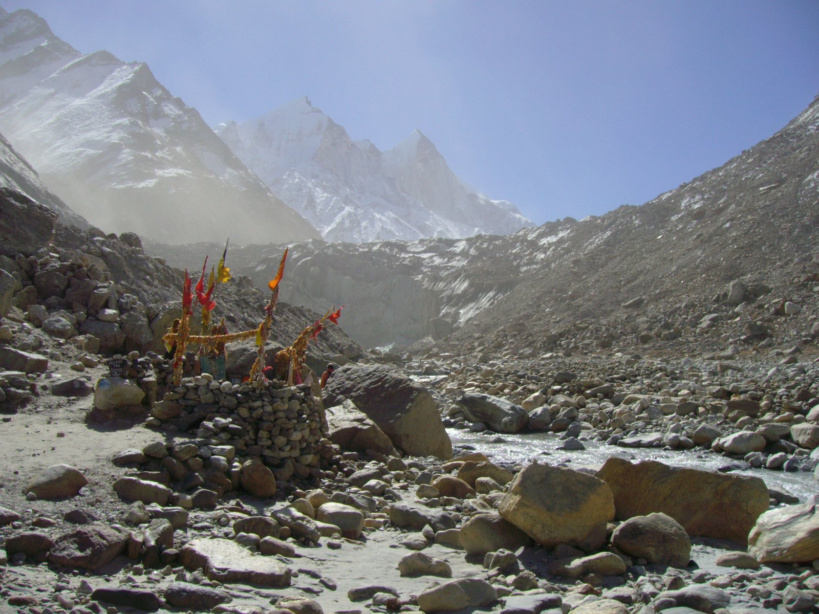 Figure 1 : Gaumukh, the snout of the Gangotri glacier in Uttarakhand, where the Bhagirathi (the Ganga's headstream) begins. Photo: Atarax42 / Wikimedia Commons / CC BY-SA 3.0