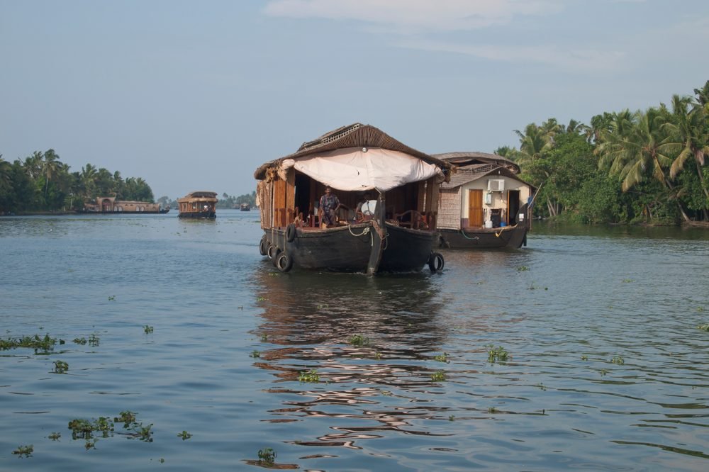 A Kayal (backwater) on the Malabar coast, Kerala, used for fishing, inland navigation and tourism. Photo: Vyacheslav Argenberg / Wikimedia Commons / CC BY 4.0.